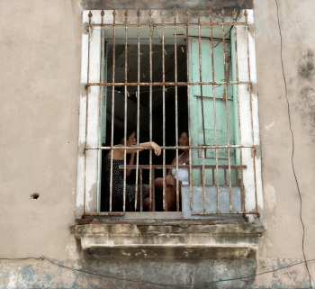 Hand in window, Havanna